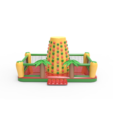 Şişme Kaya Tırmanışı: Eğlenceli Bir Açık Hava Macera Oyun Alanı Tropikal Palmiye Ağaçları